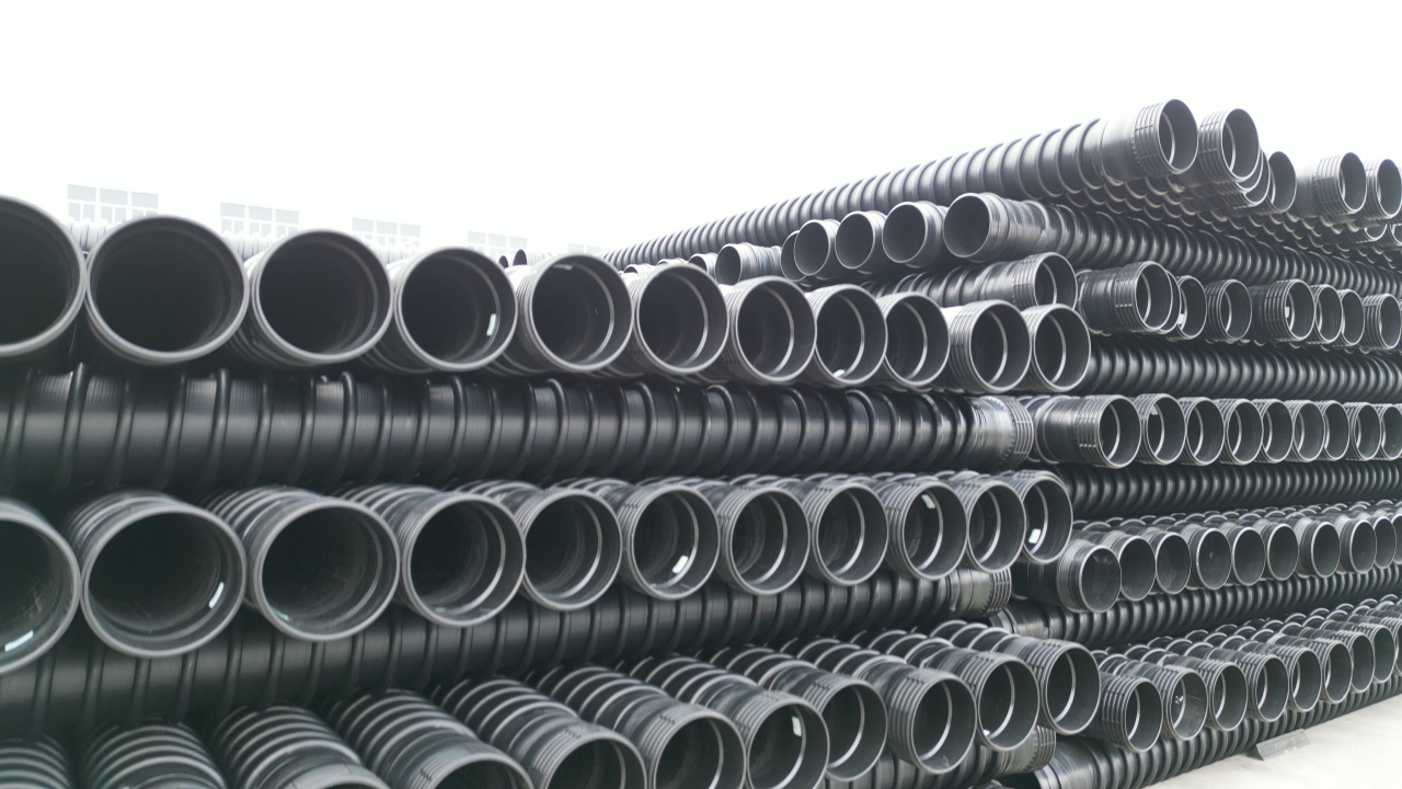 Aplicação de tubos de HDPE quilates no projeto de reparo de dutoso/a1folha